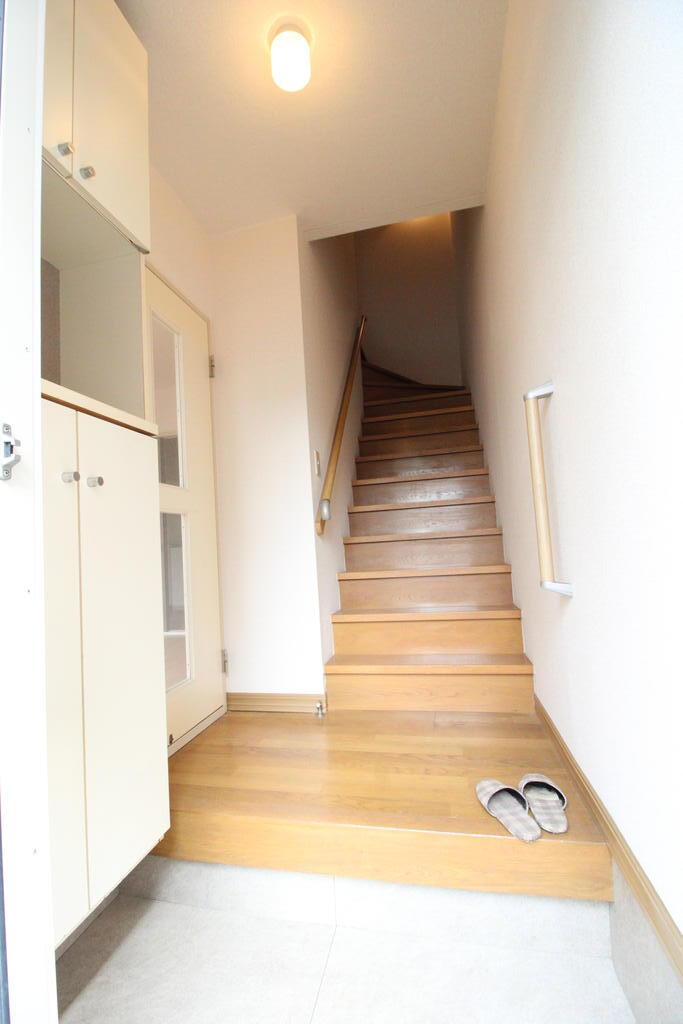 玄関　玄関ホールにはシューズボックス完備！！