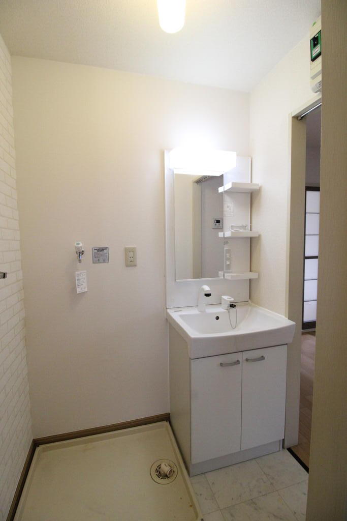 洗面設備　シャワー付洗面化粧台あり！！