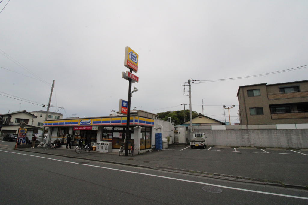 コンビニ　ミニストップ藤沢宮前店（コンビニ）まで181m