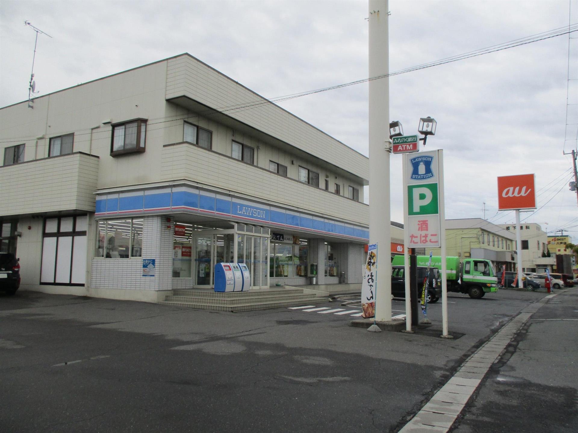 コンビニ　ローソン八戸類家店（コンビニ）まで700m