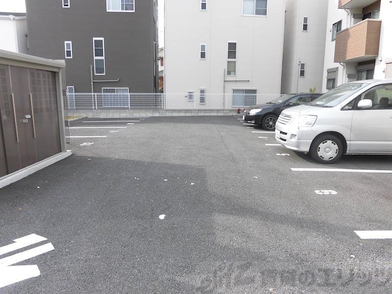 駐車場　駐車場