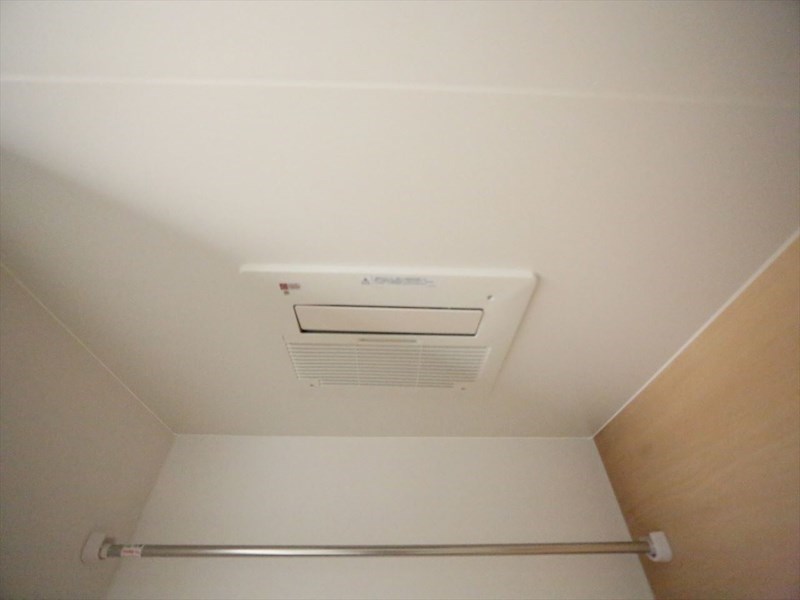 その他　浴室暖房乾燥機付き