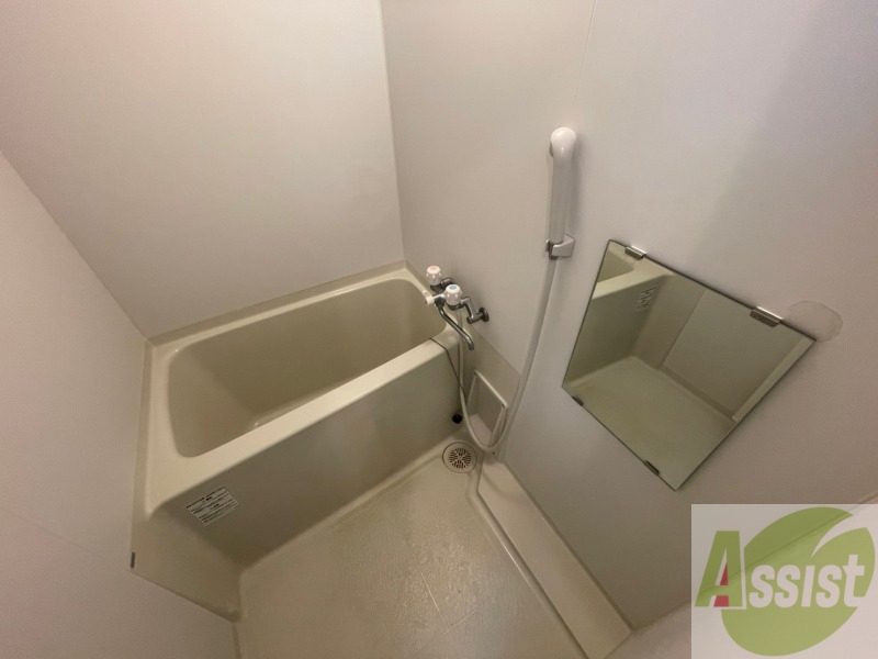 バス・シャワールーム　お風呂になります。一日の疲れを癒してくださいね。