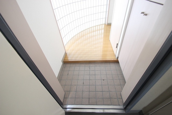 玄関　※別号室の写真です