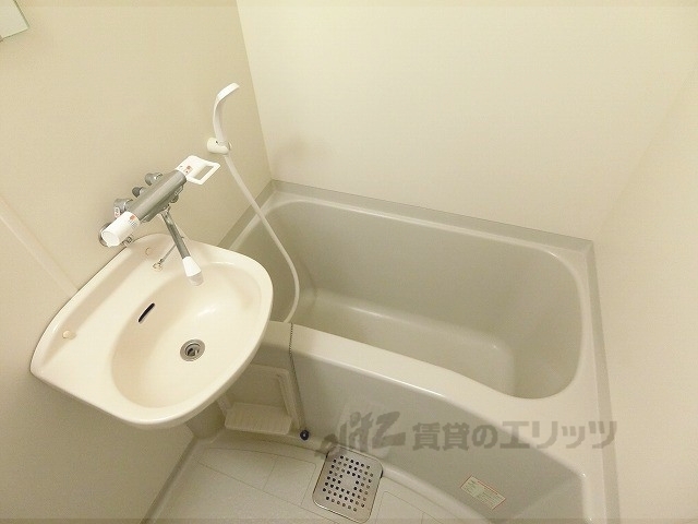 バス・シャワールーム　バスタブ