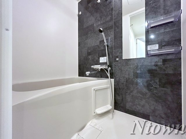 バス・シャワールーム　落ち着いた空間のお風呂です