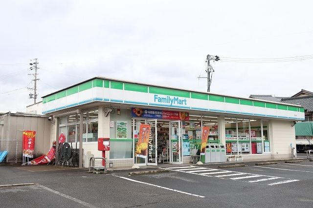 コンビニ　ファミリーマート（コンビニ）まで1200m