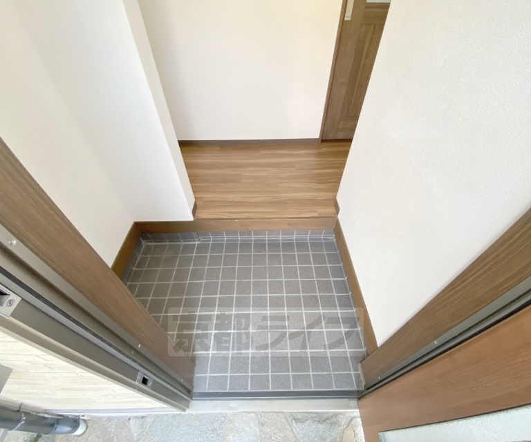 玄関　タイル張りの玄関です。