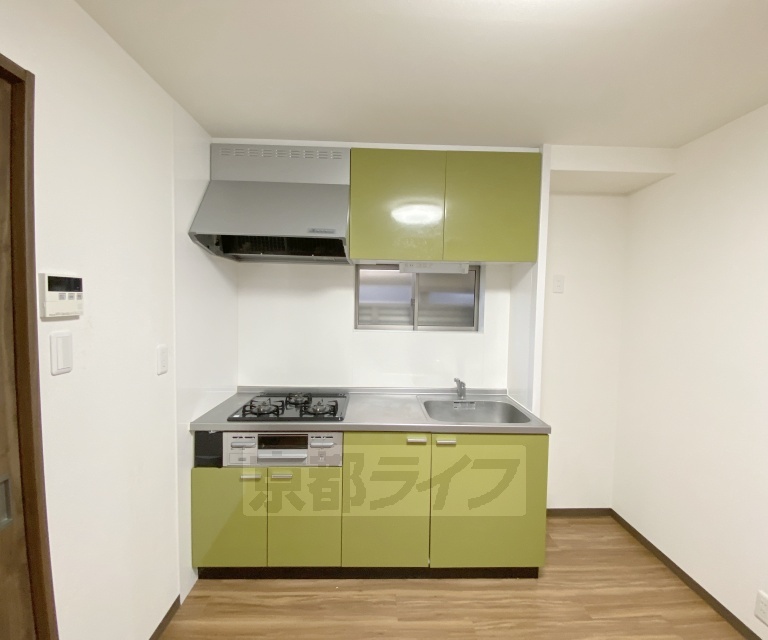 キッチン　収納たっぷりのシステムキッチンです。