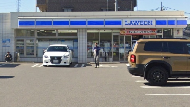 コンビニ　ローソン半田岩滑中町店（コンビニ）まで730m