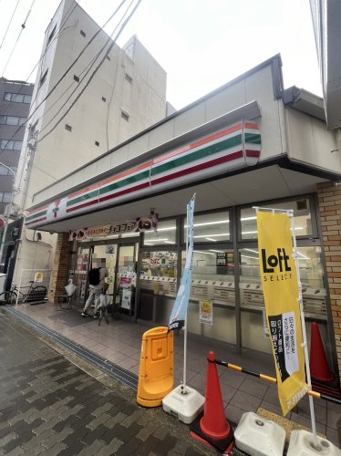 コンビニ　セブンイレブン 大阪新町1丁目店（コンビニ）まで76m