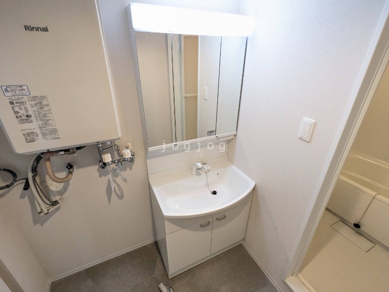 洗面設備　三面鏡式