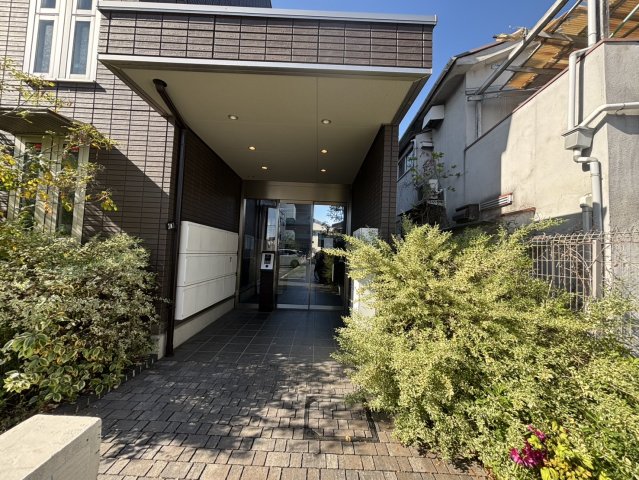 エントランス　詳細は、RISUMO江坂本店までお問合せください♪