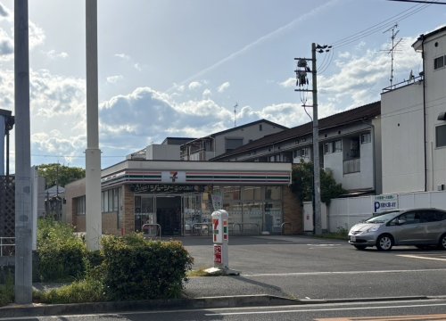 コンビニ　セブンイレブン豊中豊南西店（コンビニ）まで547m