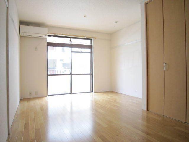 居室・リビング　☆日当たり良好な洋室♪☆