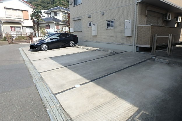 駐車場　敷地内駐車場（要空き確認）