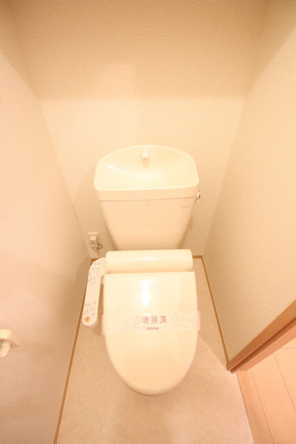 トイレ　温水洗浄便座
