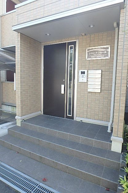 エントランス　オートロック付きです