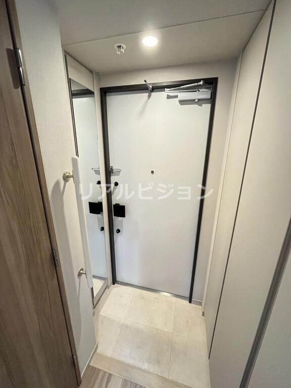 玄関　色が異なる場合がございますので、現地にて確認下さい。※参考写