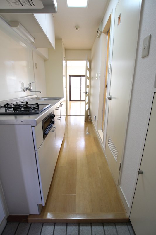 その他設備　玄関から廊下