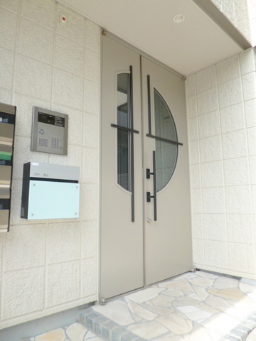エントランス　★オートロック付きのエントランス★