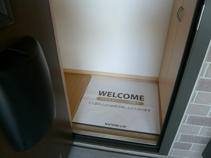 玄関　写真は201号室