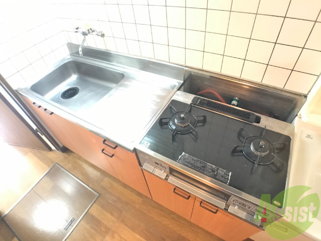 キッチン　ガスコンロが設置されています。すぐに使えますね。