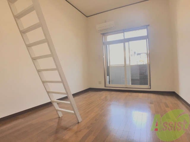 その他部屋・スペース　８帖の洋室を別の角度から撮影してみました。