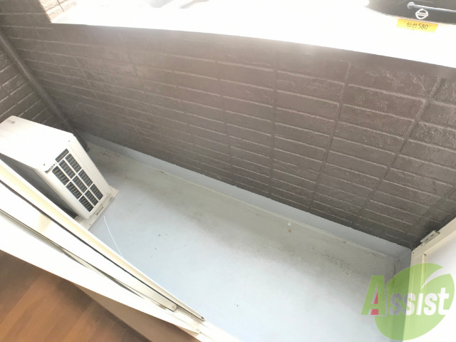 バルコニー　バルコニーは洗濯物を干すのに十分な広さがありますね。