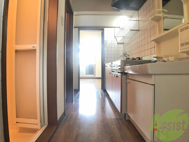 玄関　玄関から撮影しました。明るい印象ですね。