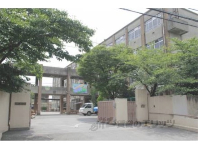 小学校　神川小学校（小学校）まで550m