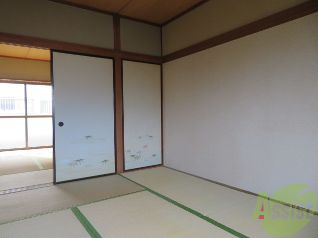 その他部屋・スペース　寝室には収納スペースもあり収納には困りませんね