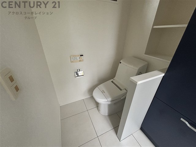 トイレ　温水洗浄便座付きのトイレです♪