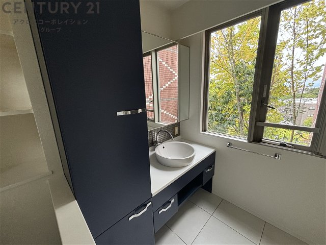 洗面設備　収納も豊富な独立洗面化粧台付き☆