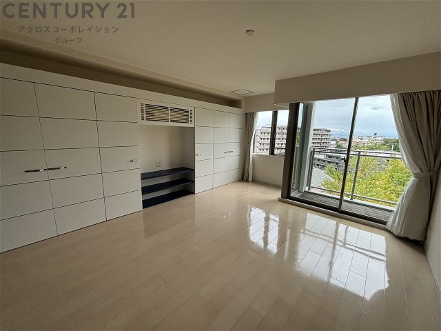 居室・リビング　床暖房付きのリビングです♪