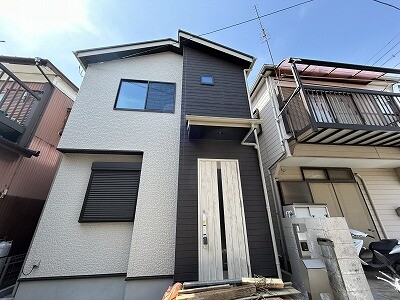 建物外観　モノクロでモダンな外観