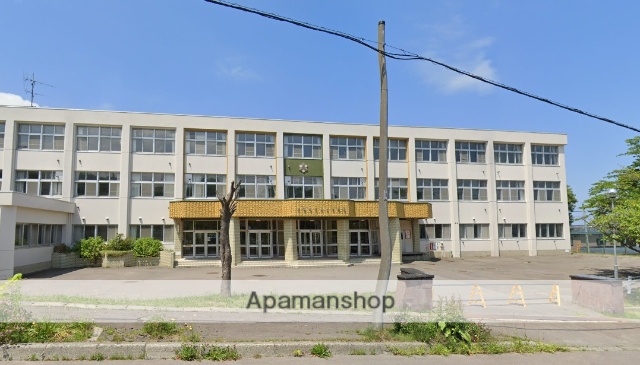 中学校　小樽市立松ヶ枝中学校（中学校）まで1115m