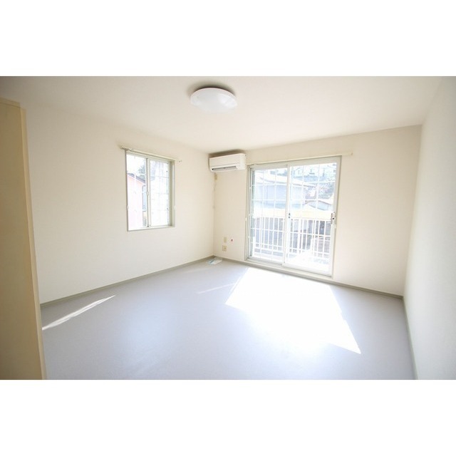 居室・リビング　角部屋２面採光