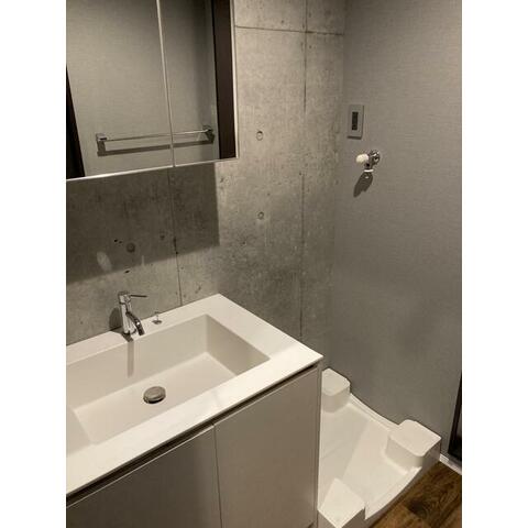 洗面設備　コンパクトで使いやすい洗面所