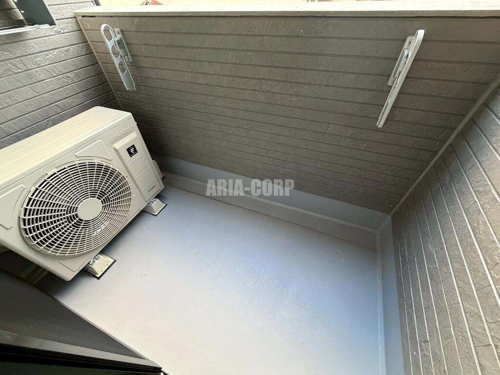 バルコニー　バルコニー、室内物干し機、浴室の3か所で洗濯干しが可能です！