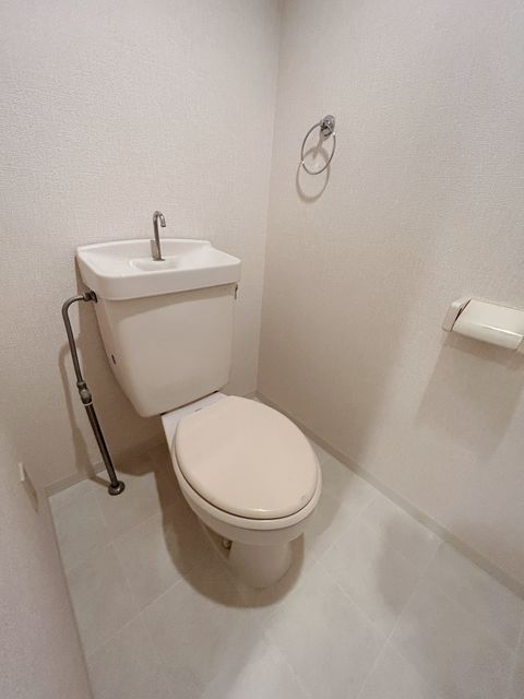 トイレ　同仕様反転タイプ