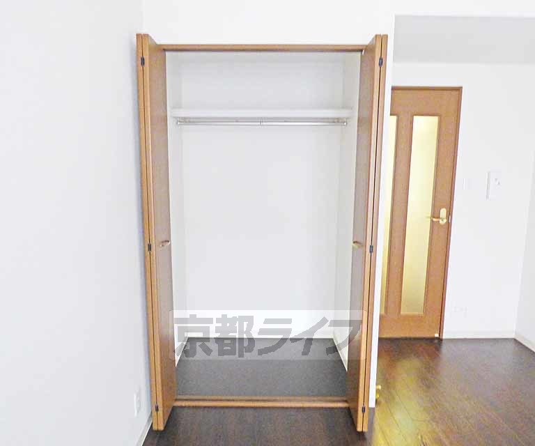 収納　広々とした収納です。