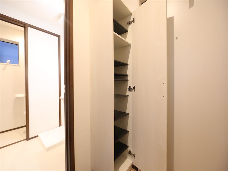 玄関　玄関　シューズボックス付（収納充実してます）