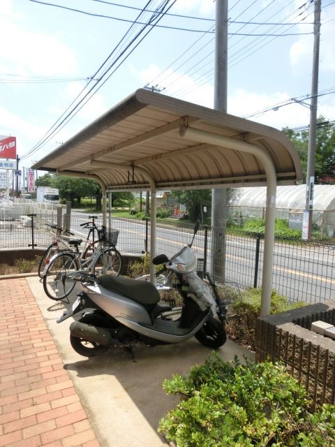 その他　敷地内駐輪場付き