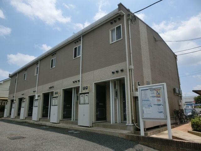 建物外観　家具家電付きで初期費用を抑えられますよ