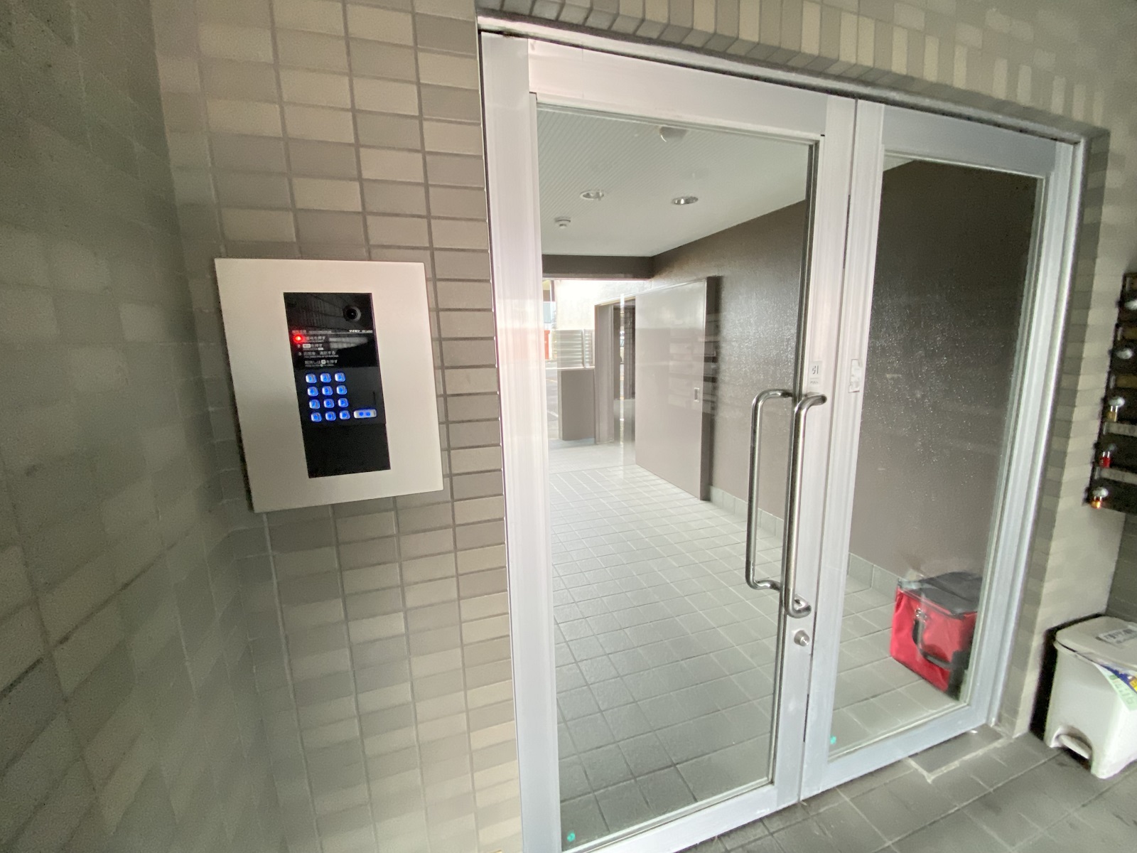 エントランス　オートロック付き・エントランスです☆