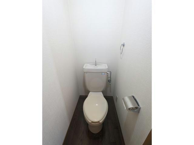 トイレ　※写真は同じマンションの違う部屋のものになります。