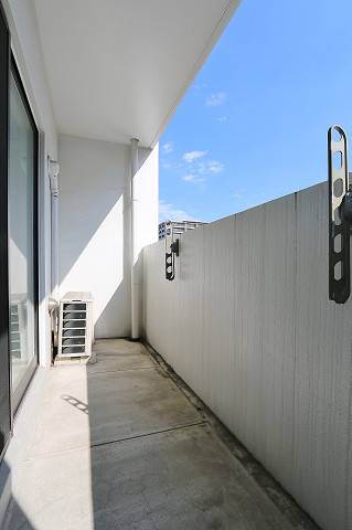 バルコニー　天気の良い日の洗濯物はこちらでされてください