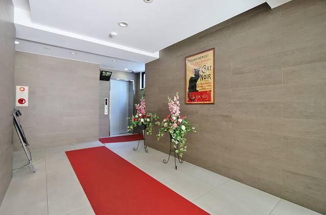 エントランス　清潔感のあるエントランスですね