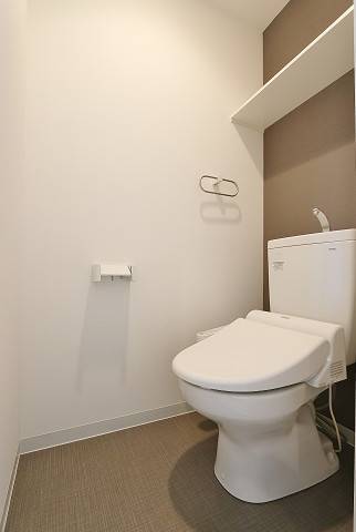 トイレ　温水洗浄便座付きです